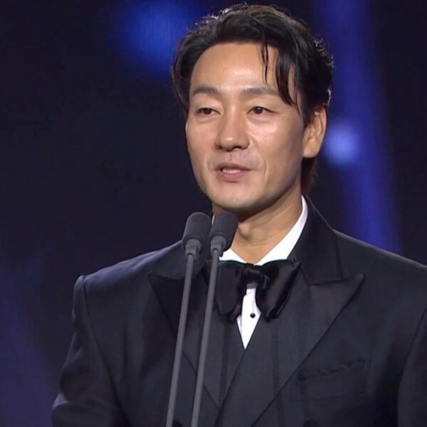 พัคแฮซู คว้ารางวัลนักแสดงนำชายยอดเยี่ยมจาก “The Scarecrow” พร้อมส่งข้อความซึ้งถึงภรรยา และลูกคนที่สองที่กำลังจะคลอด!